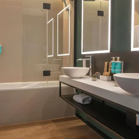 Ξενοδοχείο Novotel Lavant 4*