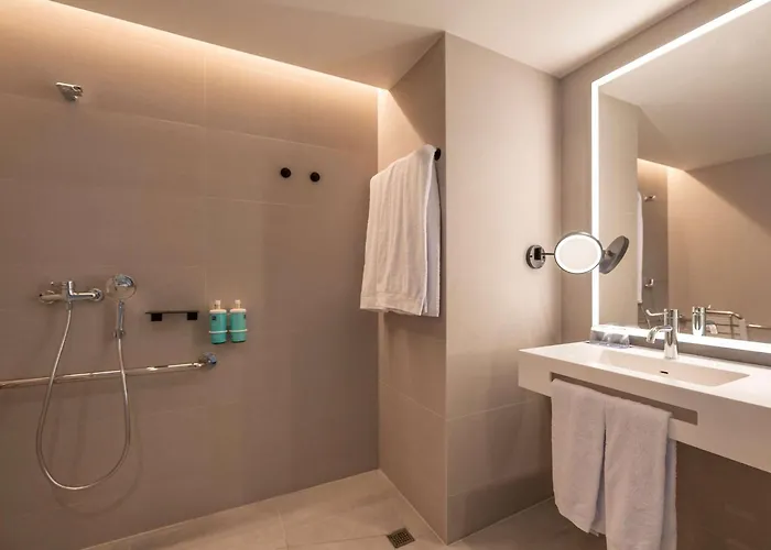 호텔 Novotel Lavant 4*