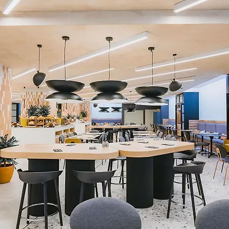Expo Hotel